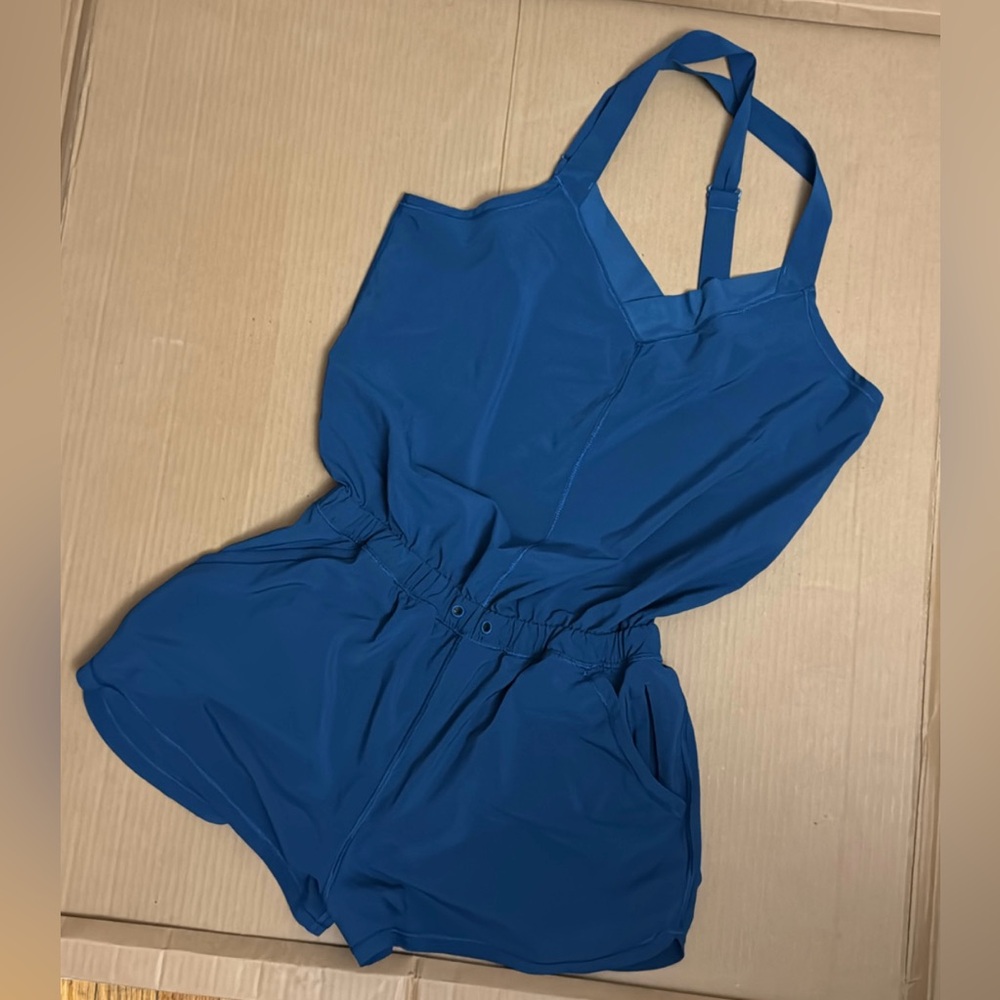 LULULEMON WOMENS Sz 4 JUMPER ROMPER
